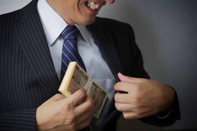 闇金業者は懐にお金を入れる。函館市の弁護士や司法書士に無料相談する